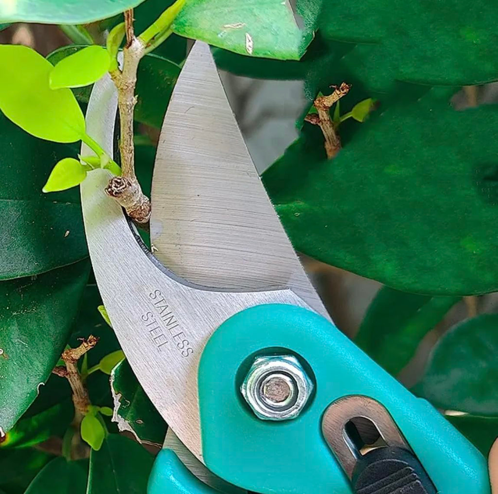Heavy-Duty Pruning Shear Cutter.